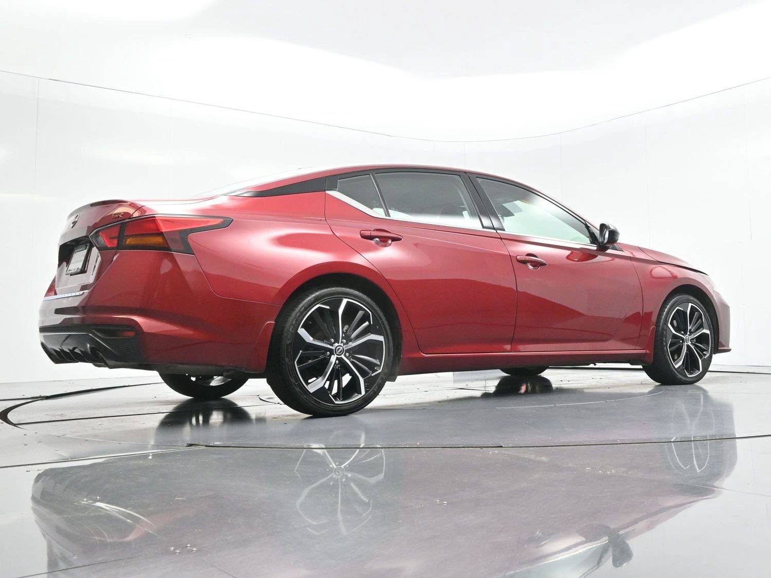 Used 2023 Nissan Altima 2.5 SR FWD image 46