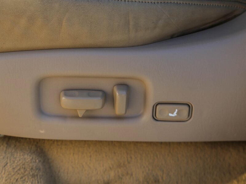 Used 2000 Lexus LX 470 4WD image 30