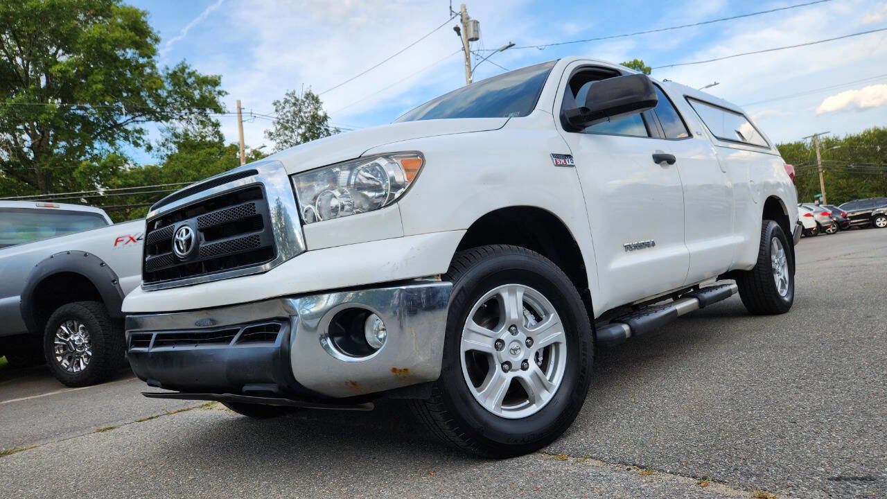 Used 2011 Toyota Tundra 4x4 Double Cab image 2