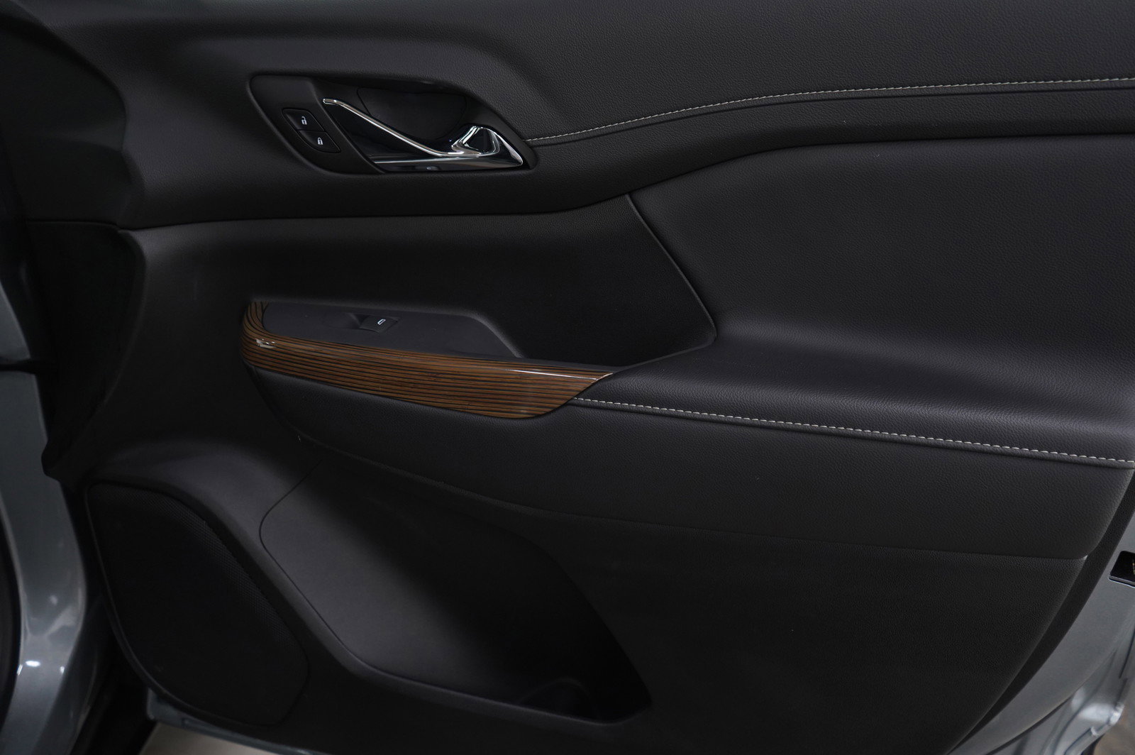 Used 2023 GMC Acadia SLE image 11