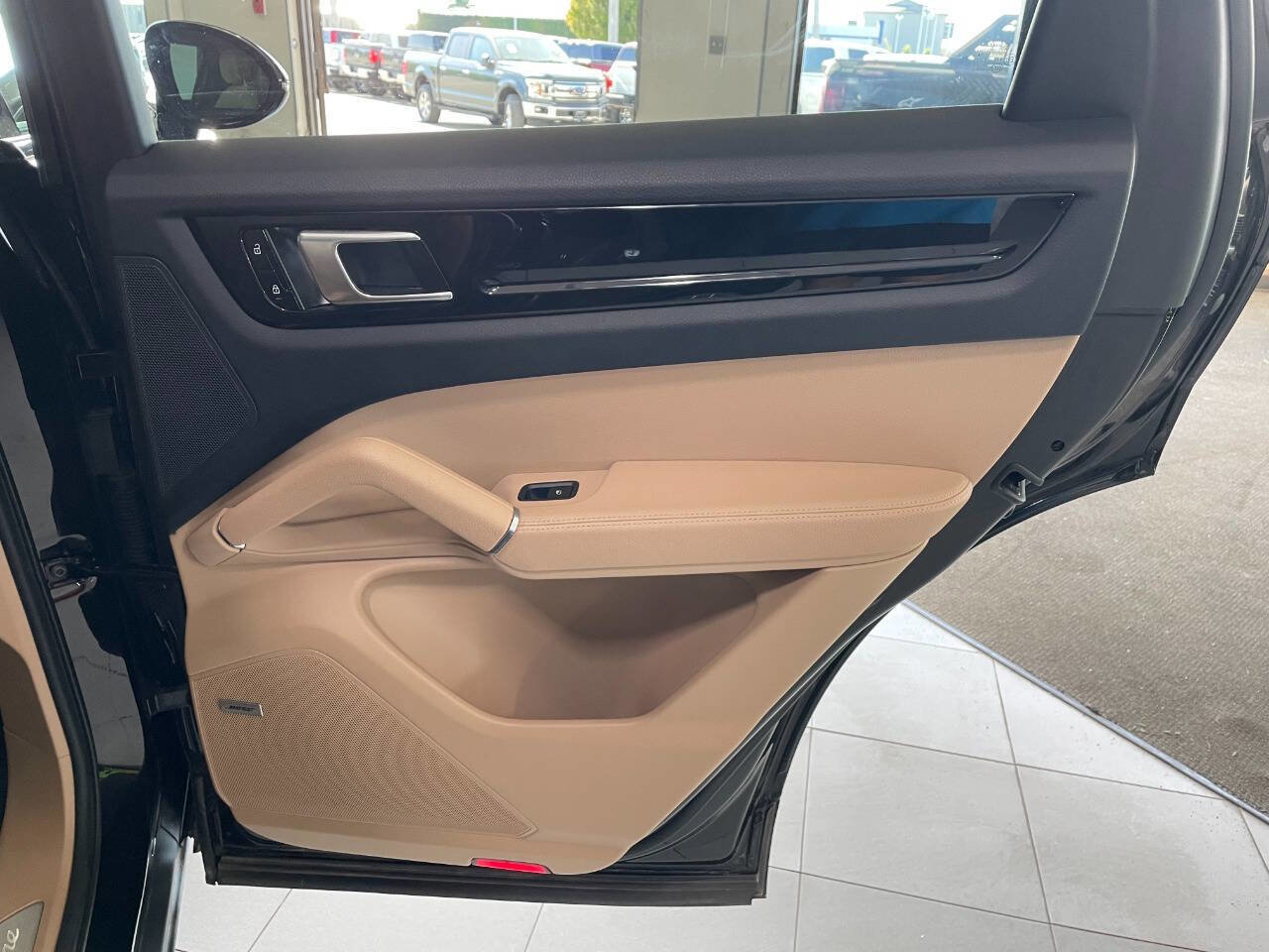 Used 2019 Porsche Cayenne image 24