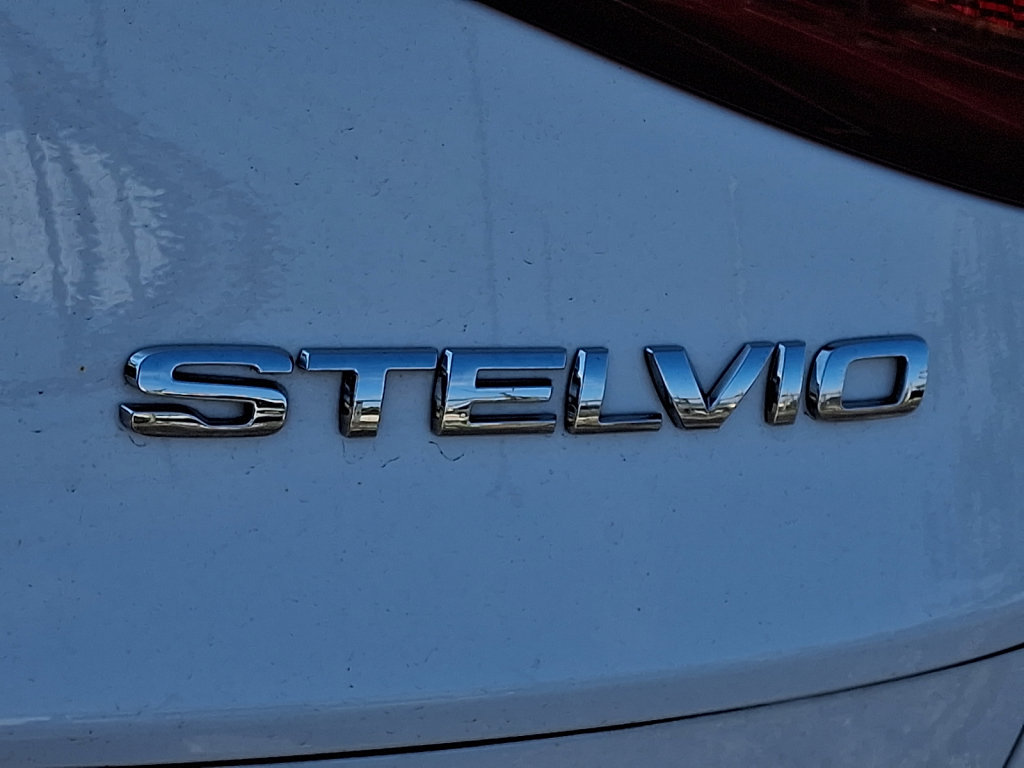 Used 2023 Alfa Romeo Stelvio Veloce AWD/4WD image 16
