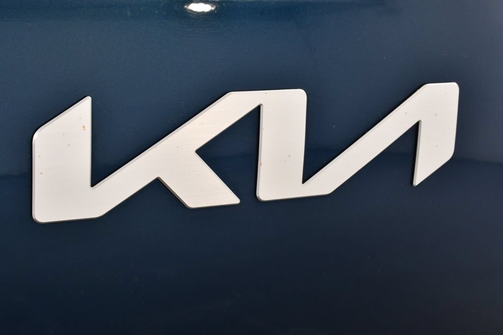 Used 2022 Kia Niro EX Premium FWD image 21