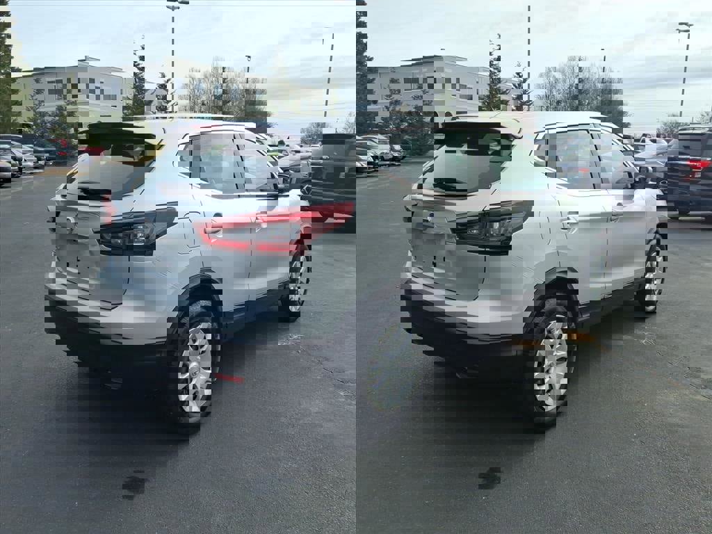 Used 2020 Nissan Rogue Sport S image 25