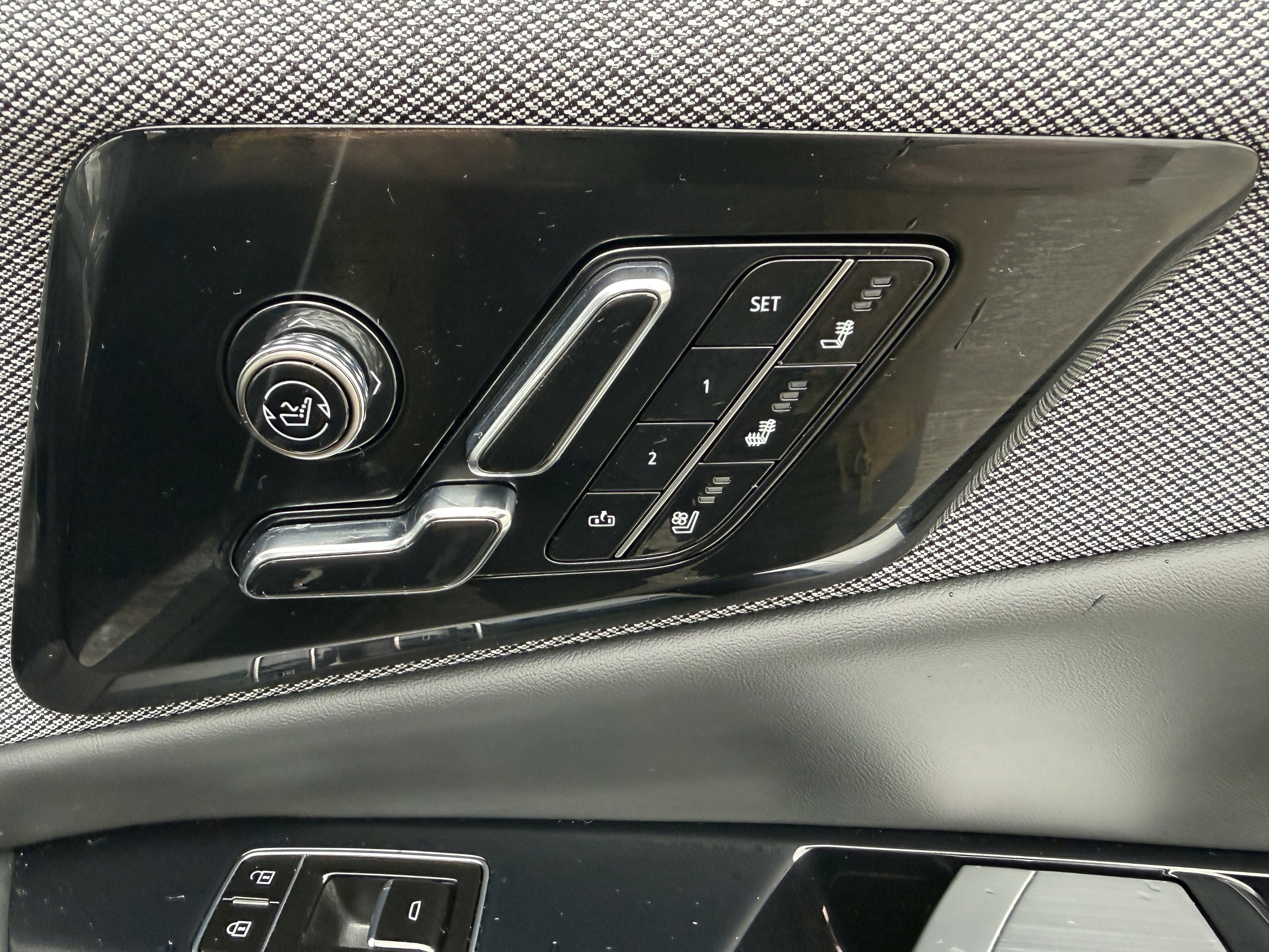 Used 2025 Cadillac Optiq Luxury 2 w/ LPO, Floor Liner Package AWD/4WD image 19