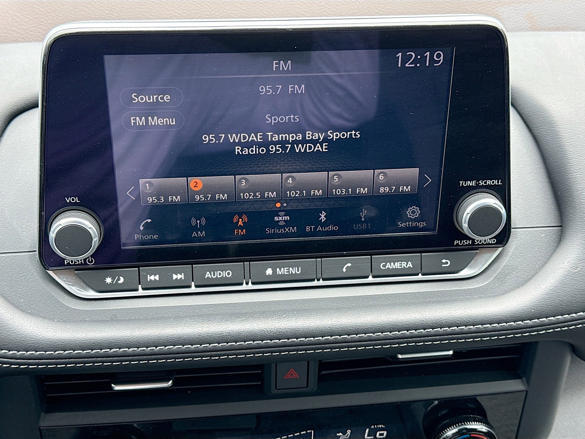 Used 2023 Nissan Rogue SV image 30