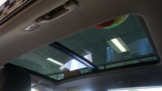 Certified 2025 Volkswagen Atlas SEL image 33