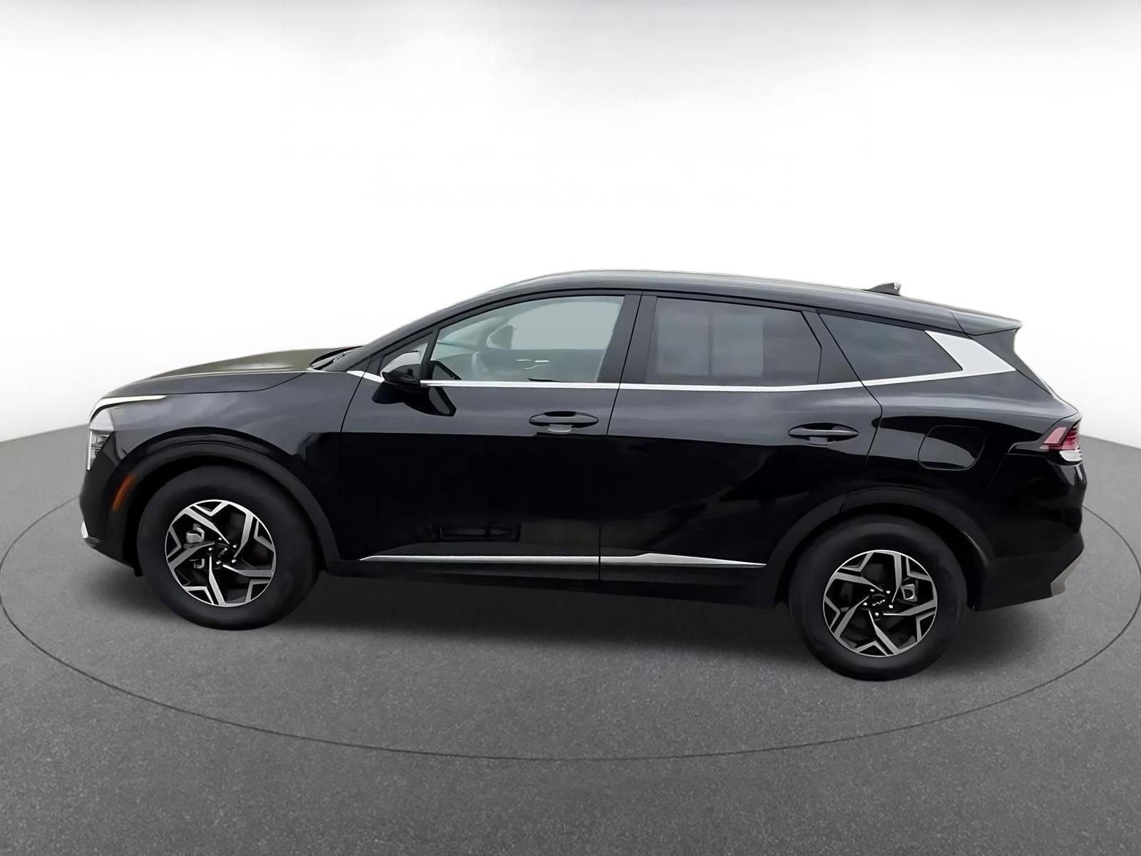 Used 2025 Kia Sportage LX image 9