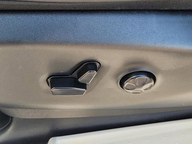 Used 2024 Chrysler Pacifica Touring-L image 32