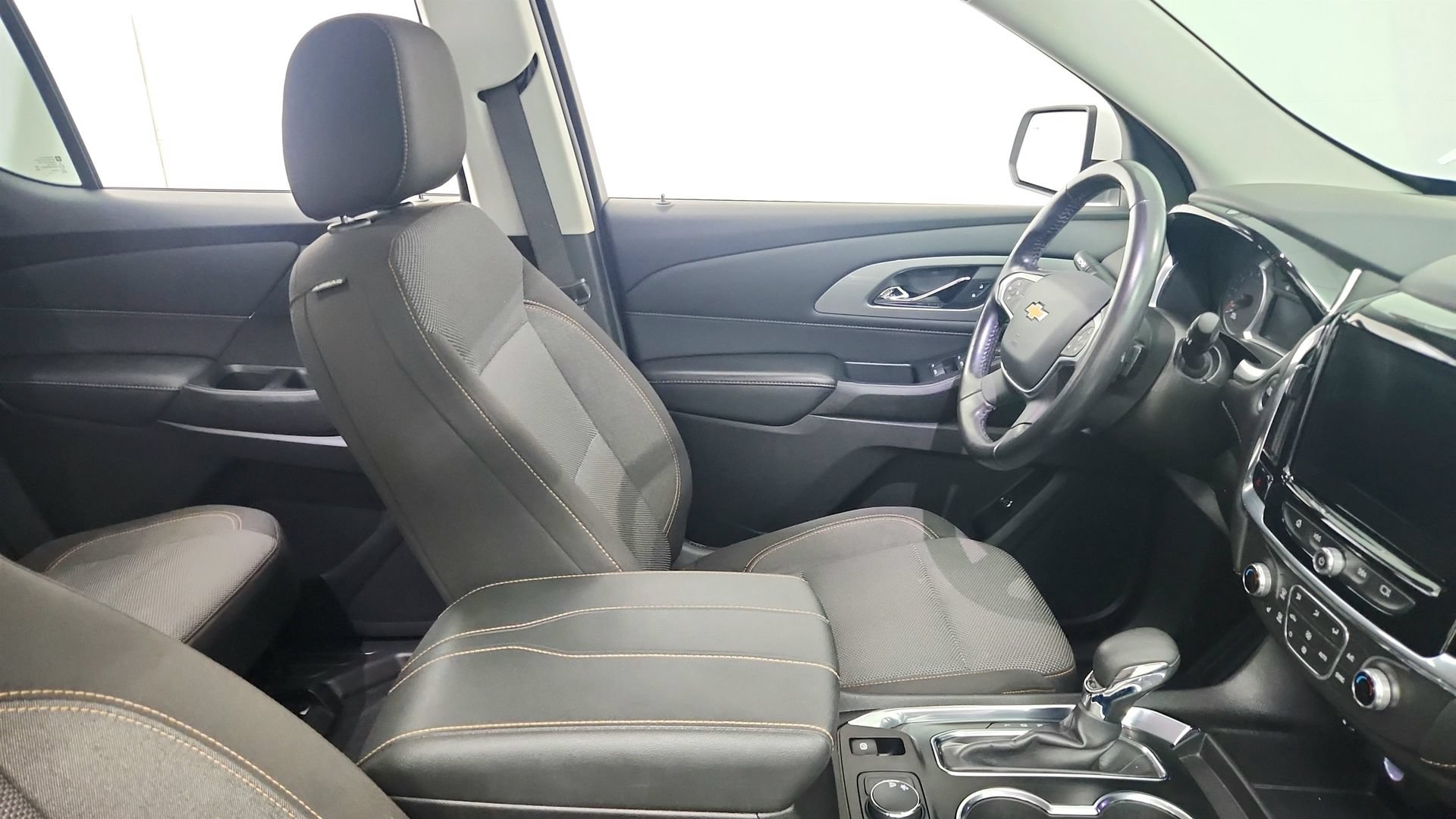 Used 2021 Chevrolet Traverse LT FWD image 29
