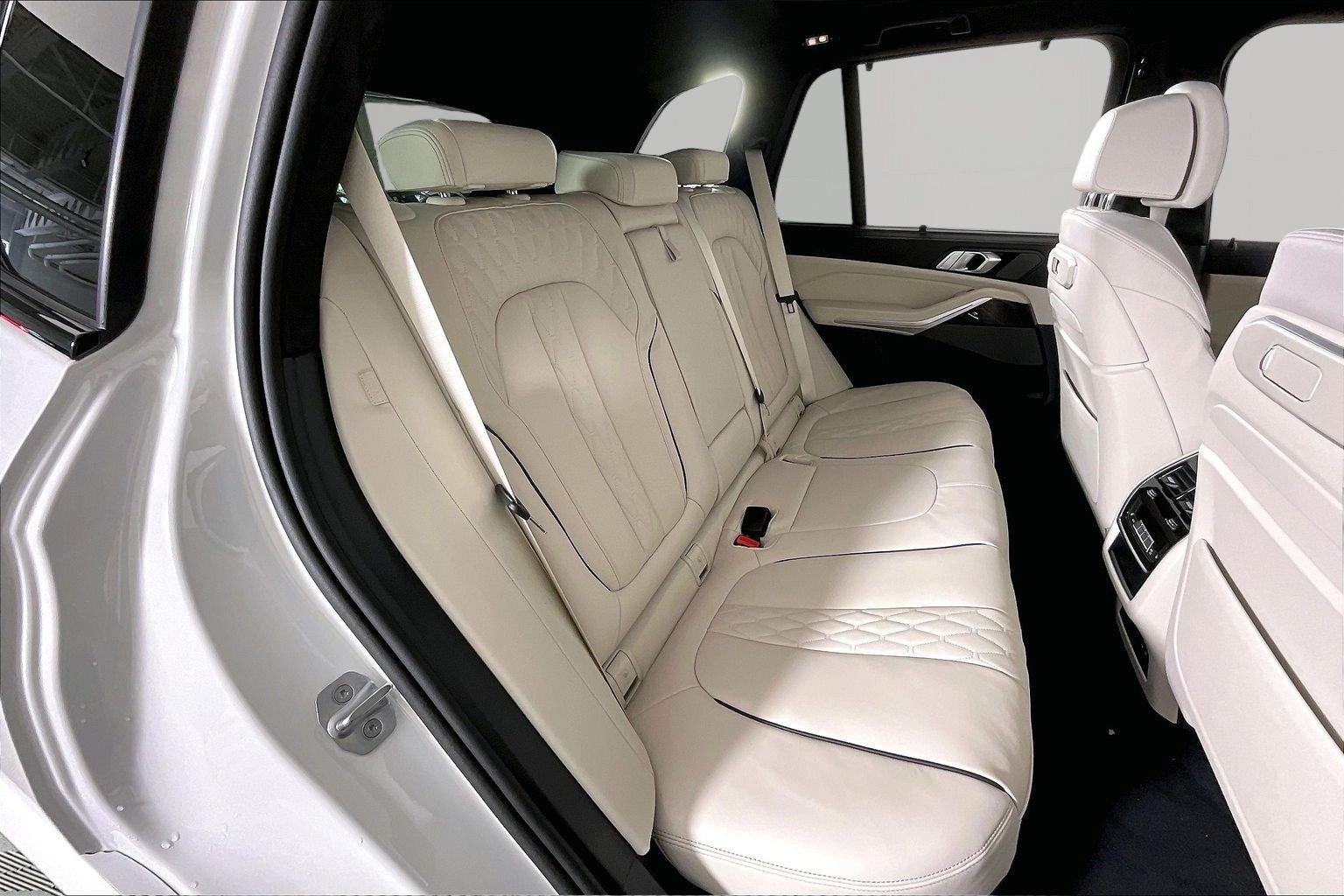 New 2026 BMW X5 xDrive40i w/ Executive Package AWD/4WD image 14