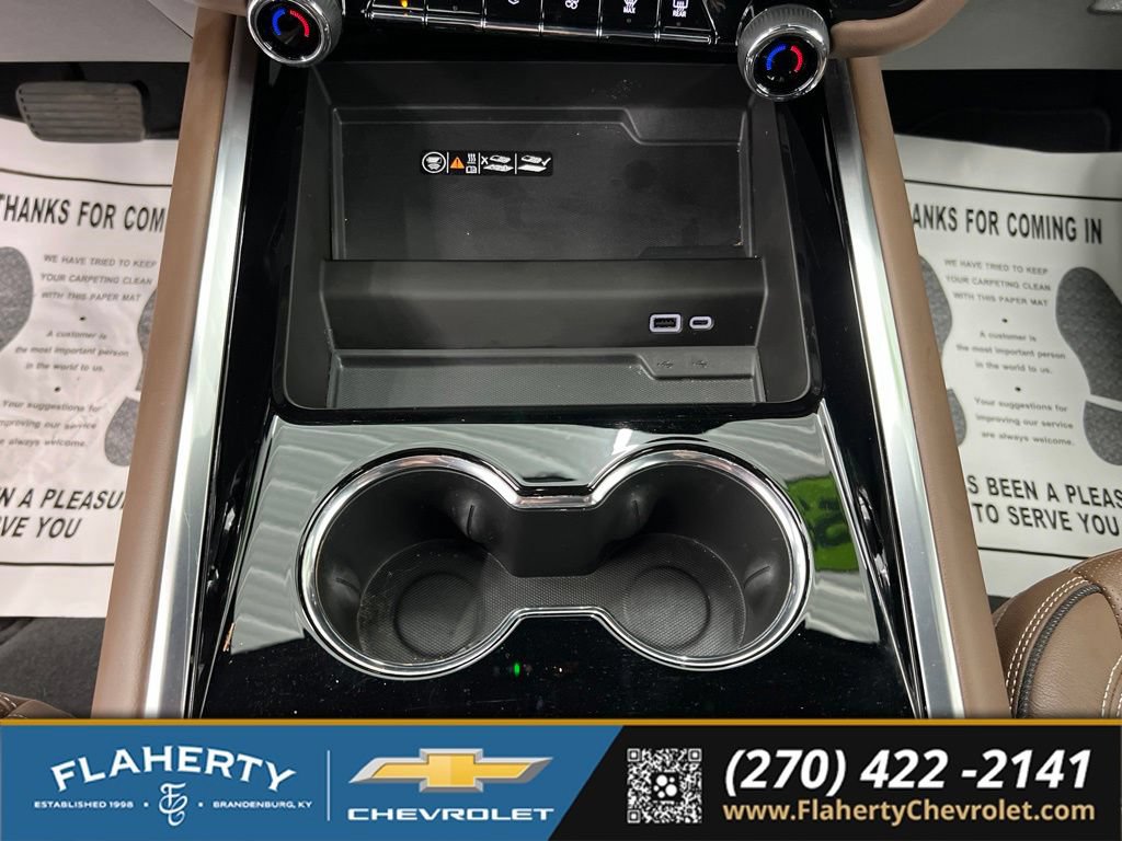 Used 2025 Chevrolet Suburban High Country AWD/4WD image 32