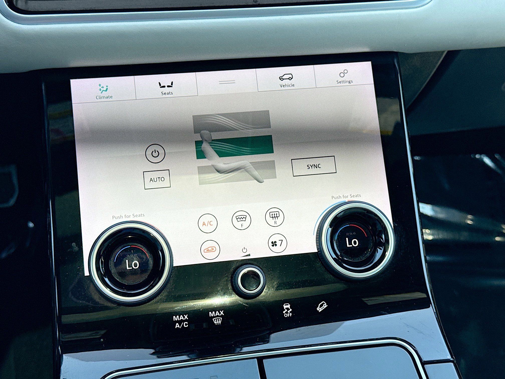 Used 2018 Land Rover Range Rover Velar AWD/4WD image 33