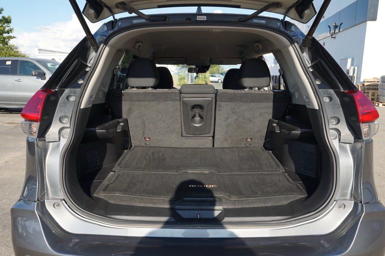 Used 2020 Nissan Rogue SV FWD image 23