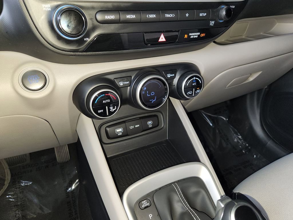Used 2025 Hyundai Venue SEL image 21