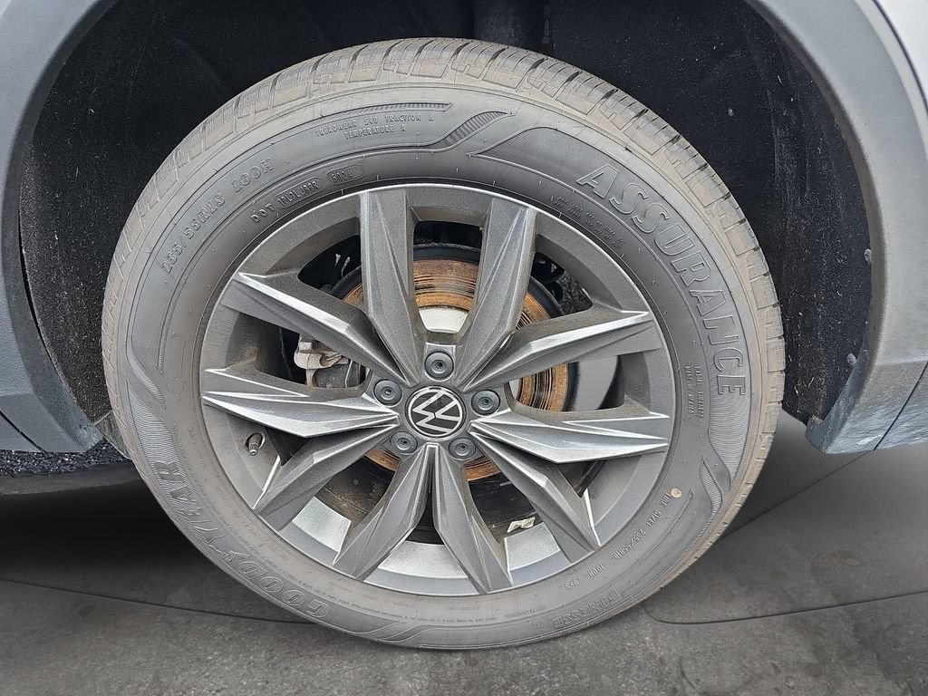 Used 2023 Volkswagen Tiguan SE AWD/4WD image 32