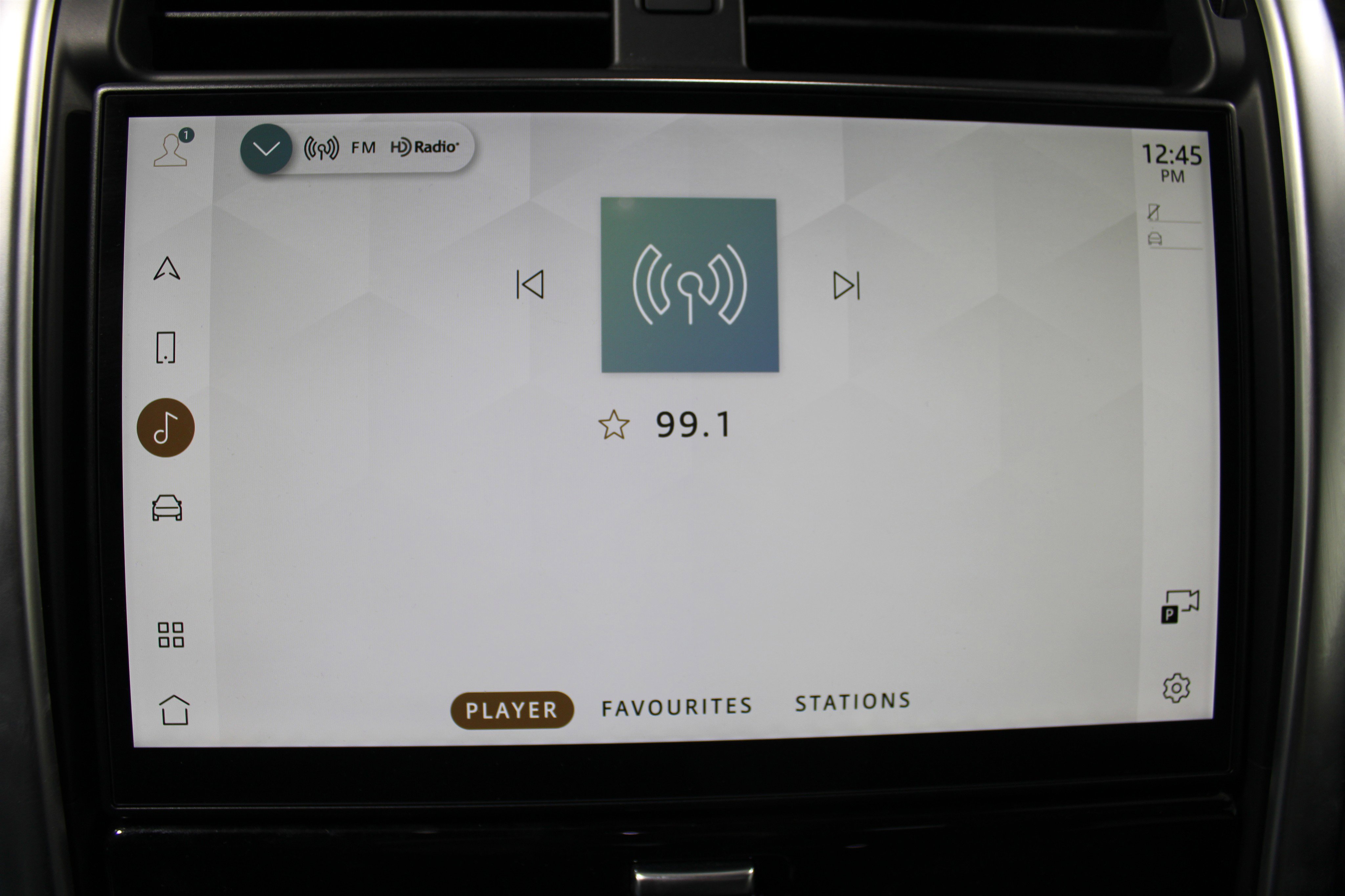 Used 2024 Land Rover Discovery Dynamic SE AWD/4WD image 14