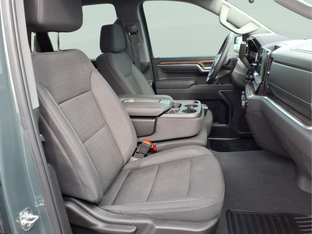 Used 2025 Chevrolet Silverado 1500 LT AWD/4WD image 12