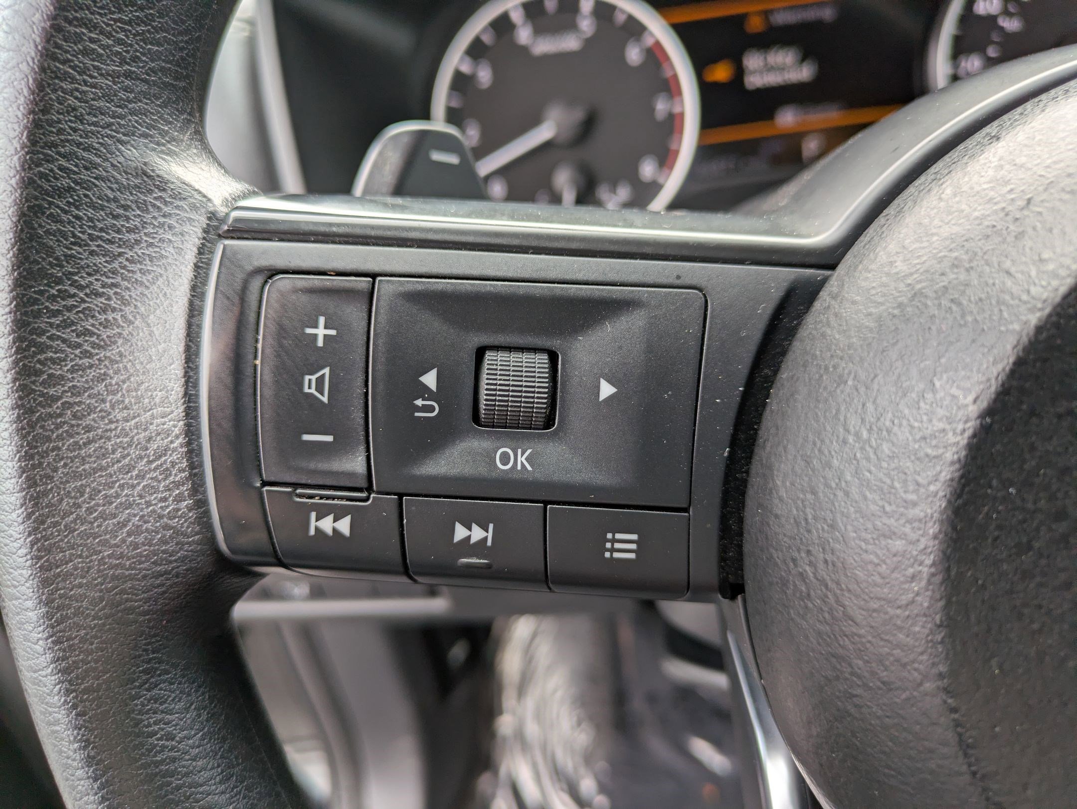 Used 2023 Nissan Rogue S image 17