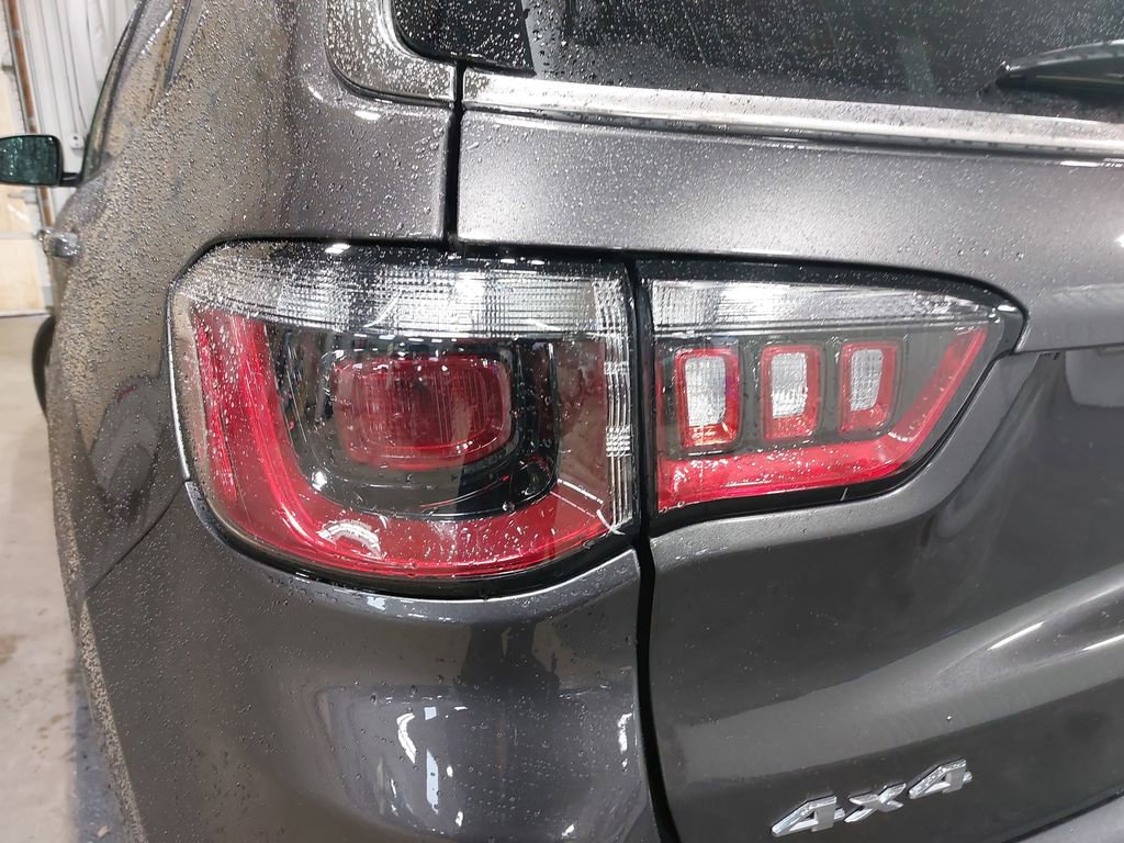 Used 2024 Jeep Compass Limited image 60