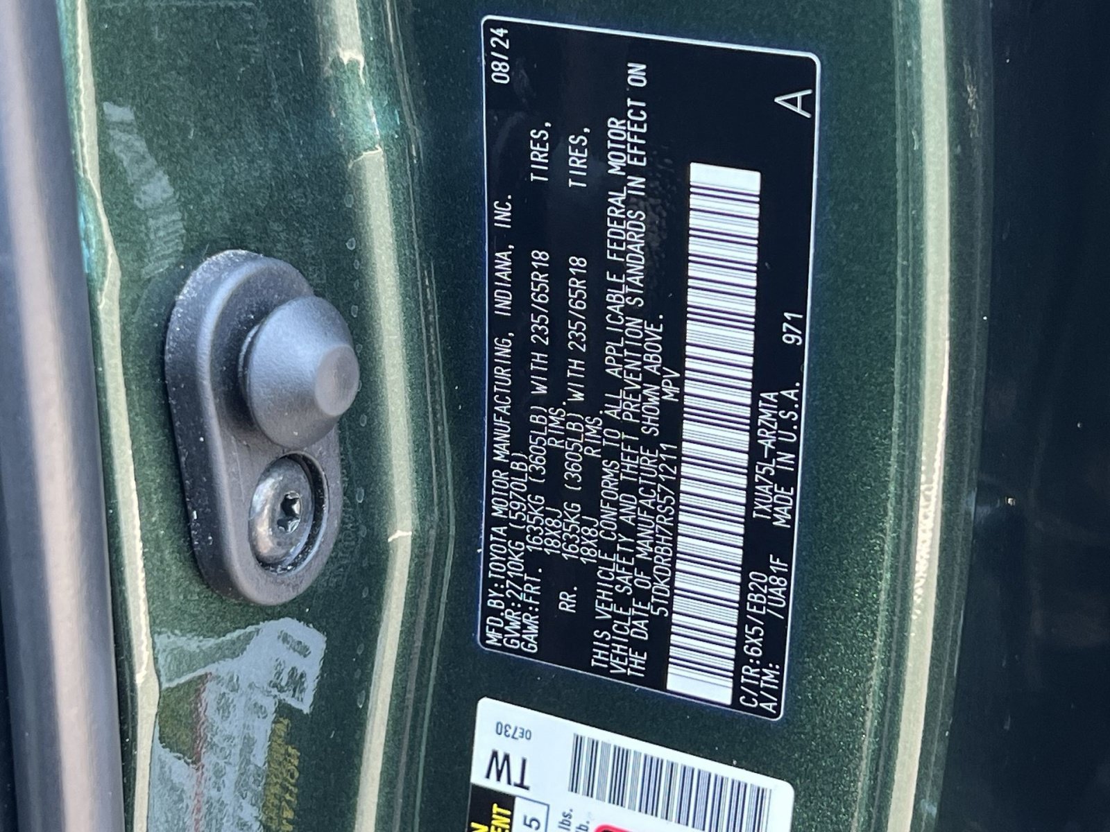 Used 2024 Toyota Highlander XLE AWD/4WD image 39