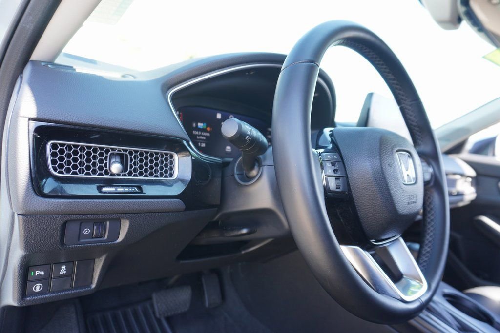 Used 2022 Honda Civic Touring image 11