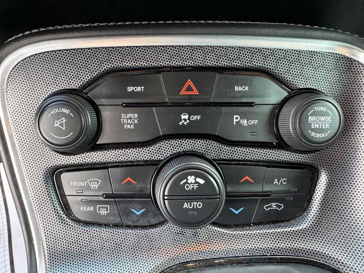 Used 2016 Dodge Challenger R/T Scat Pack w/ Leather Interior Group image 19