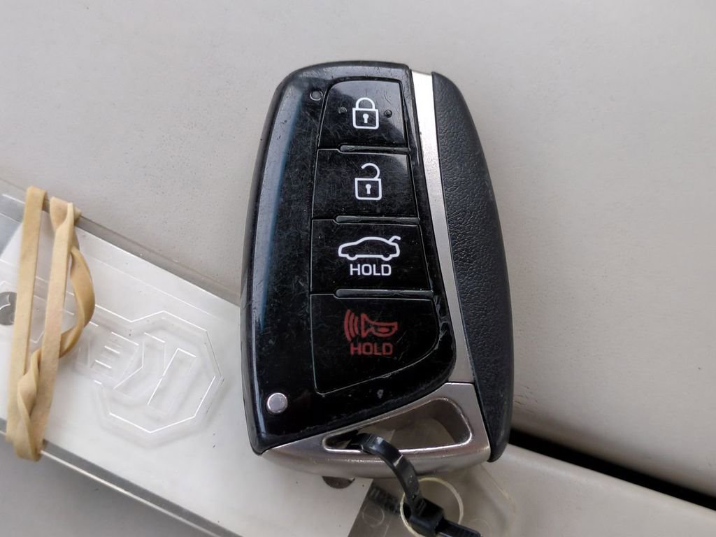 Used 2015 Hyundai Genesis 5.0 image 30