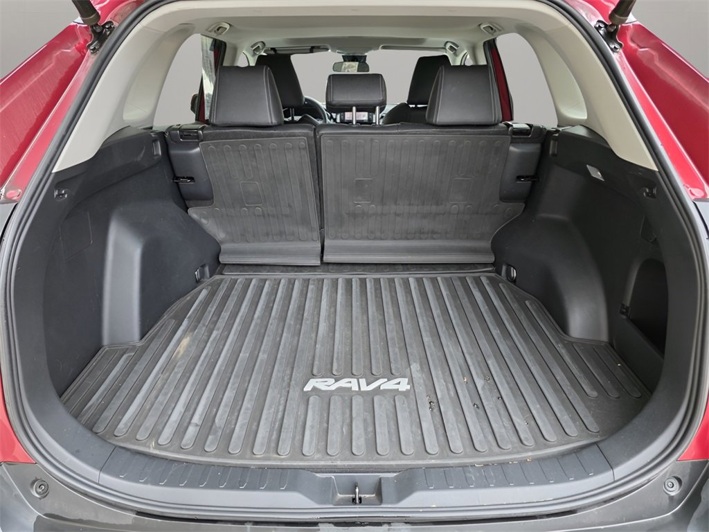 Used 2021 Toyota RAV4 XLE image 14
