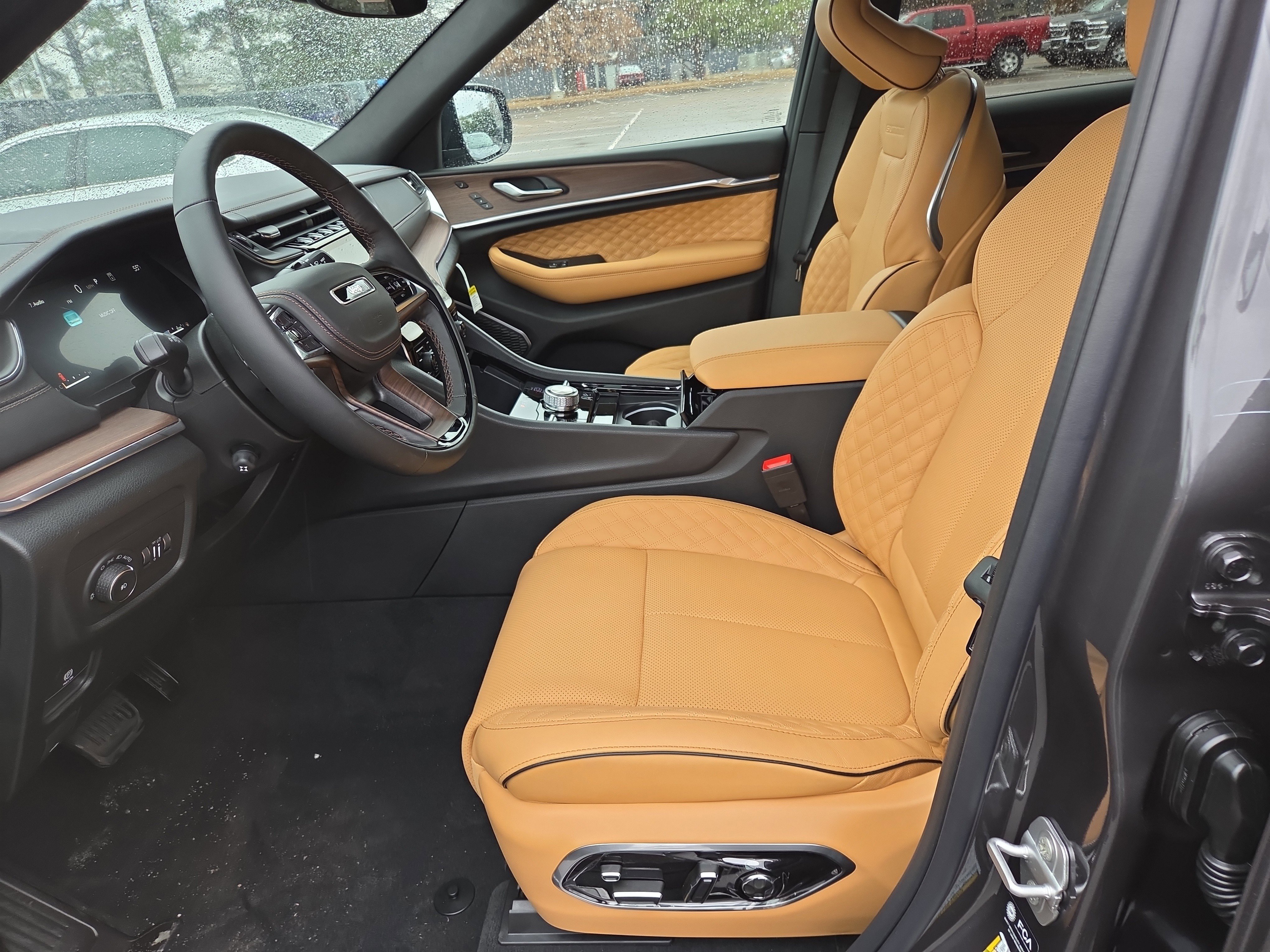 New 2025 Jeep Grand Cherokee Summit image 4