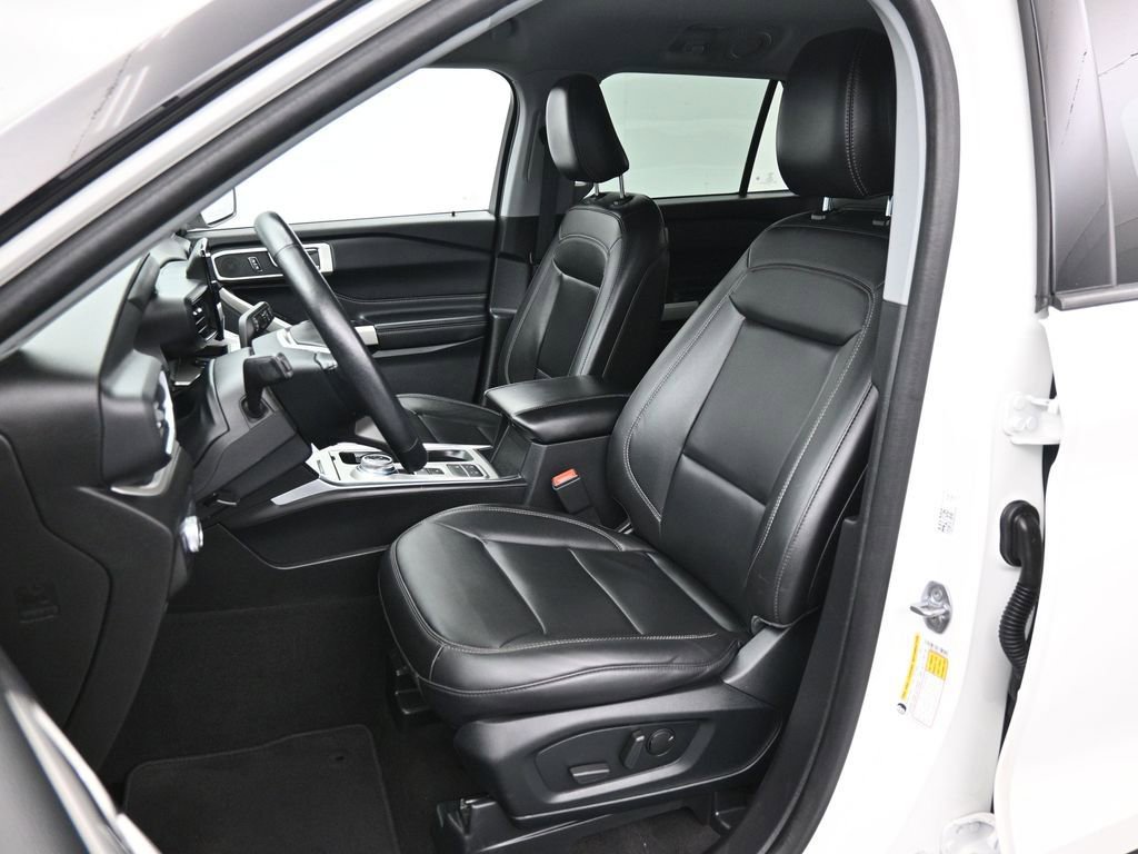 Certified 2022 Ford Explorer XLT w/ Equipment Group 202A image 11