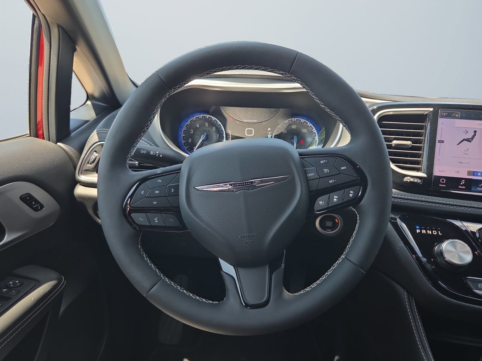 Used 2025 Chrysler Pacifica Limited FWD image 14