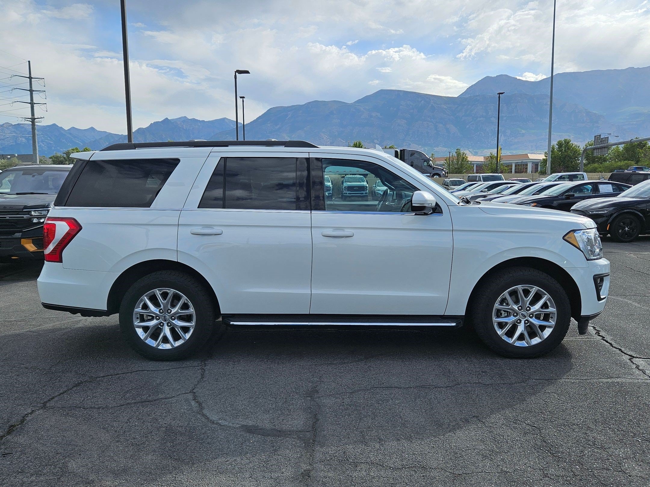 Used 2021 Ford Expedition XLT AWD/4WD image 2