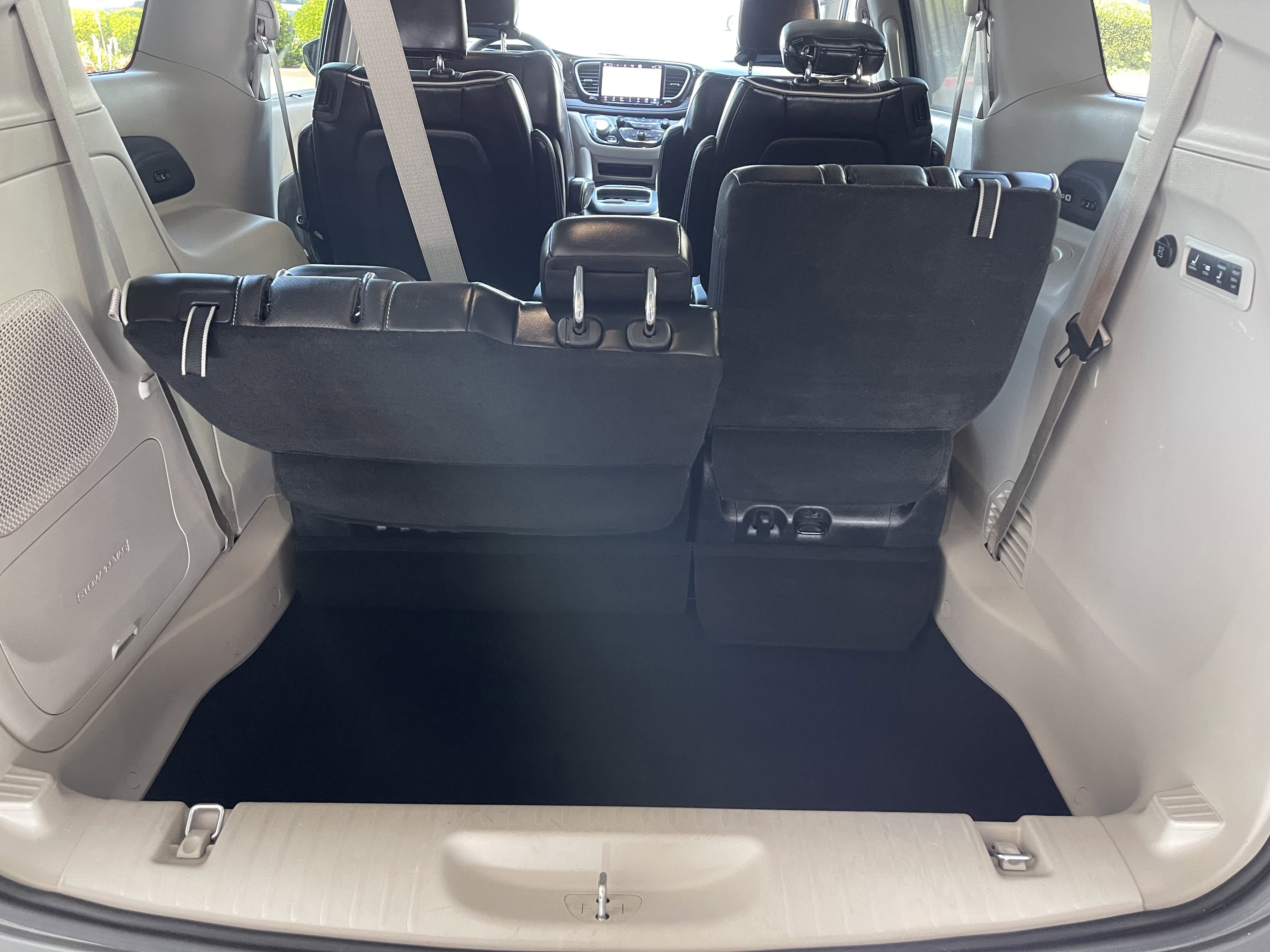 Used 2022 Chrysler Pacifica Limited FWD image 23