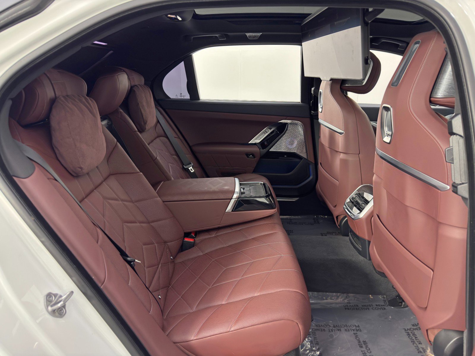 Used 2023 BMW i7 xDrive60 w/ Executive Package 2 image 52