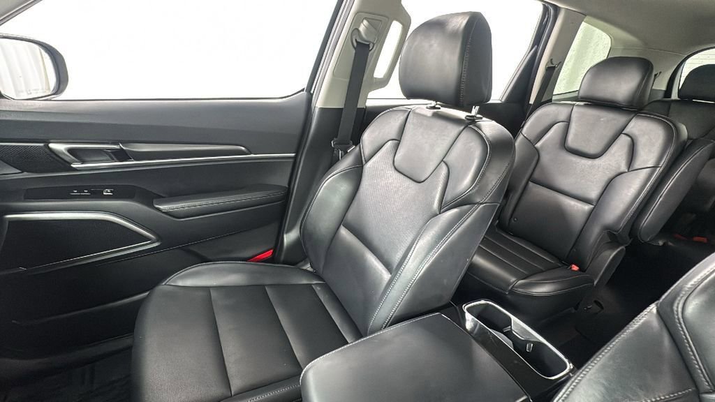 Used 2025 Kia Telluride S image 13