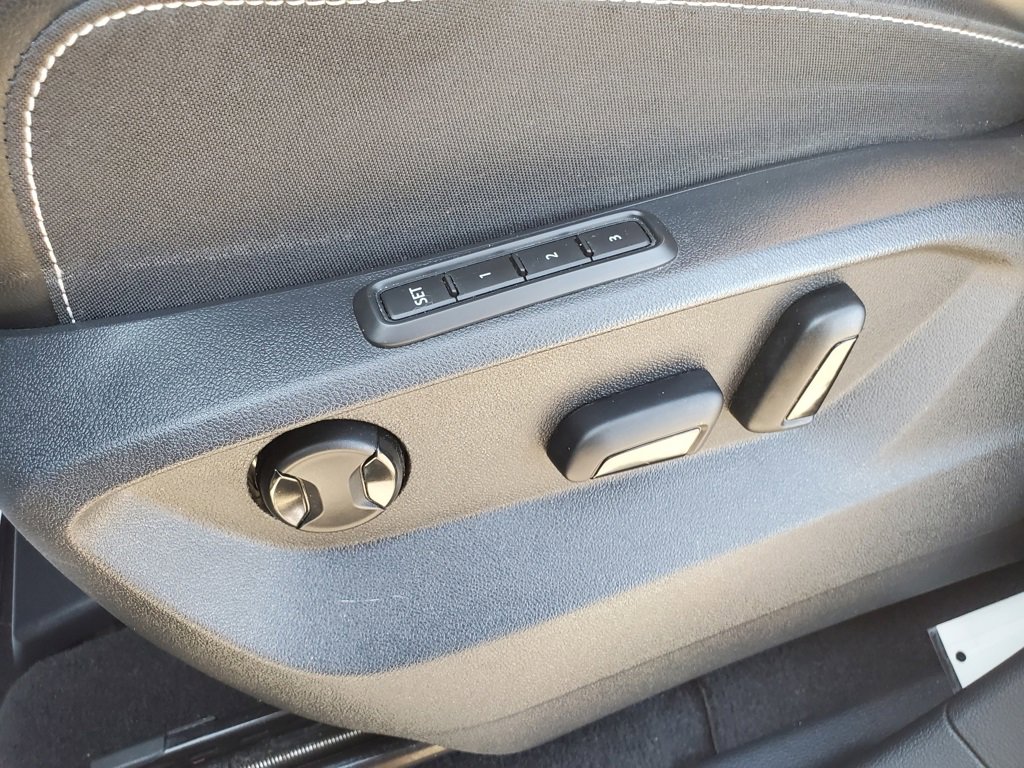 Used 2022 Volkswagen Atlas Cross Sport SEL Premium R-Line image 39