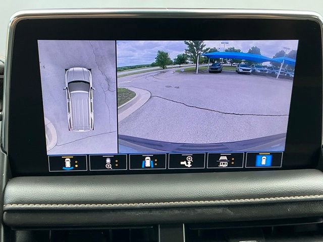 Used 2021 GMC Yukon AT4 w/ AT4 Premium Package AWD/4WD image 19