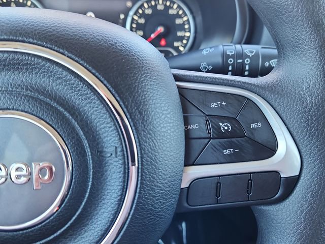 Used 2023 Jeep Renegade Latitude AWD/4WD image 19