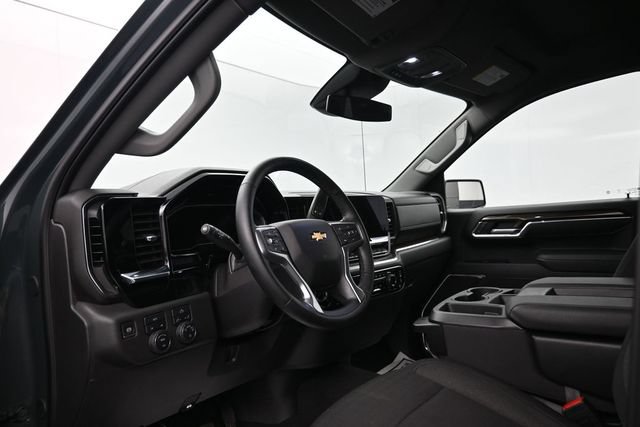 Used 2025 Chevrolet Silverado 1500 LT AWD/4WD image 17