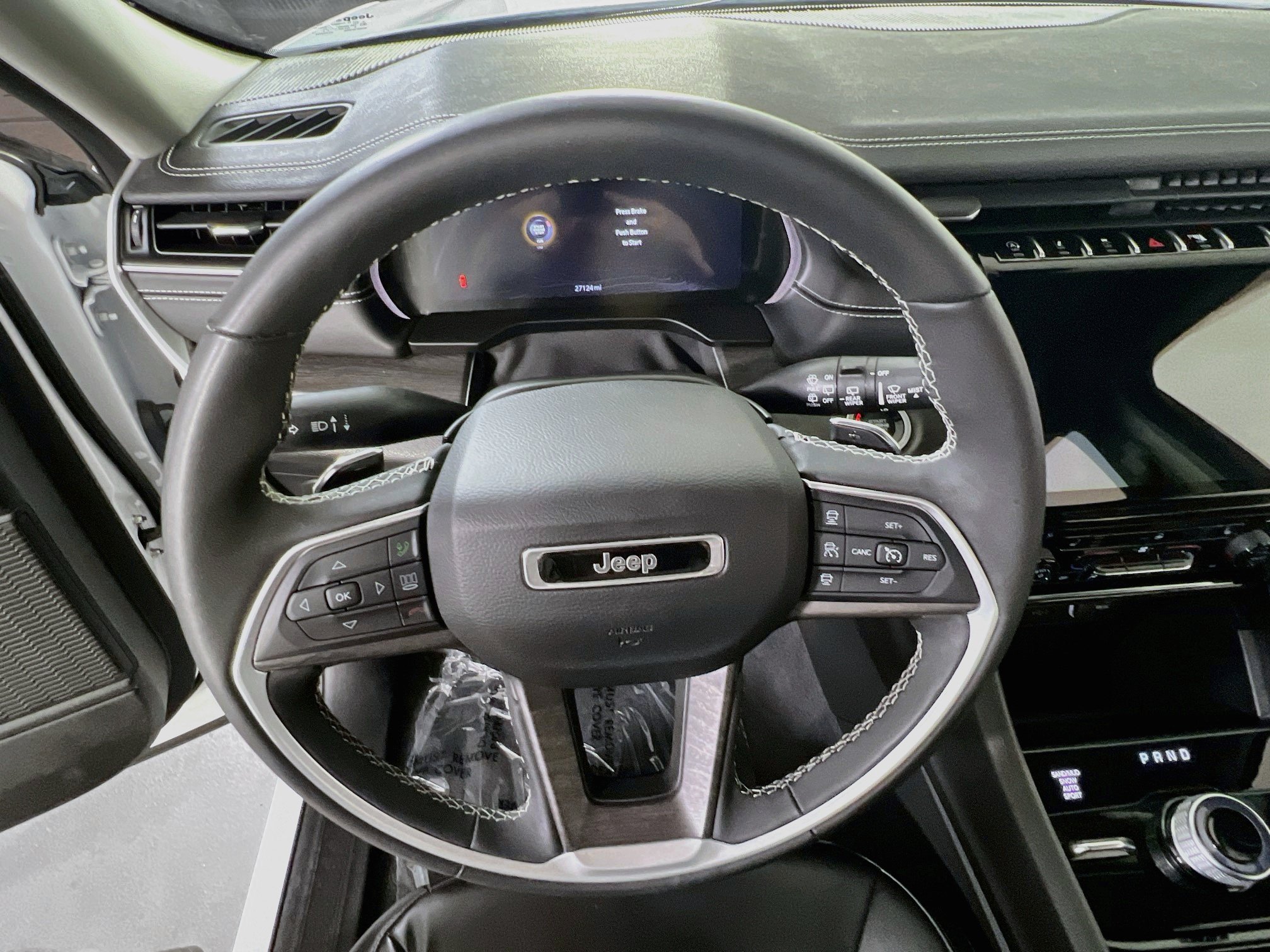 Used 2023 Jeep Grand Cherokee L Limited AWD/4WD image 11