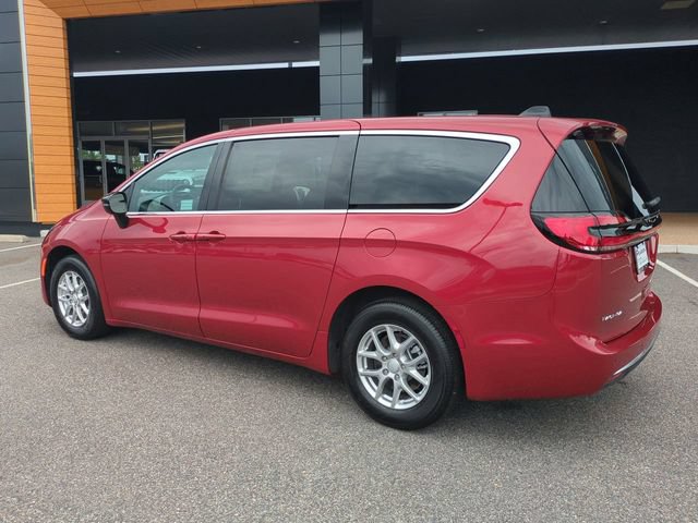 New 2027 Chrysler Pacifica Select FWD image 6