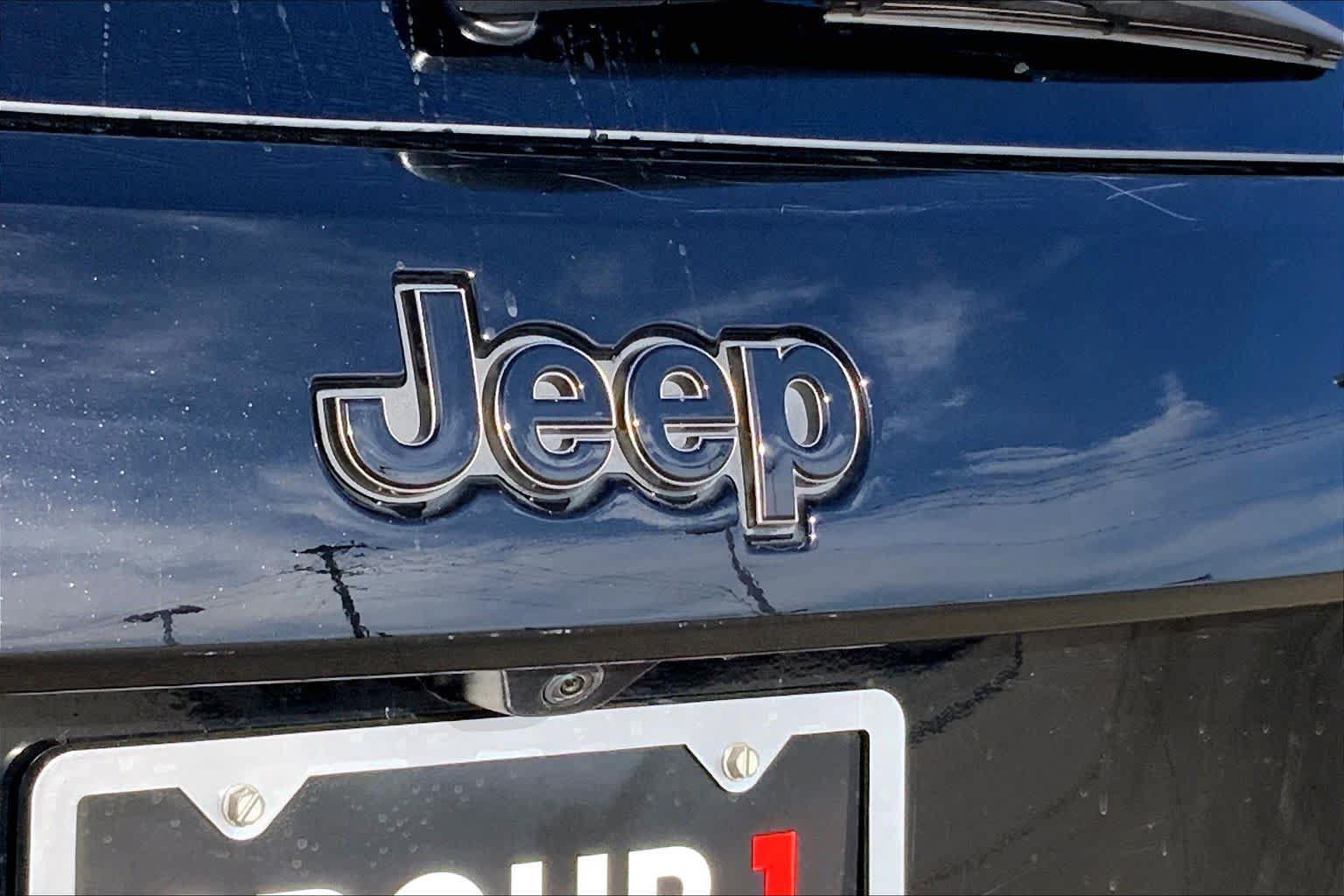 Used 2020 Jeep Grand Cherokee Trackhawk AWD/4WD image 31