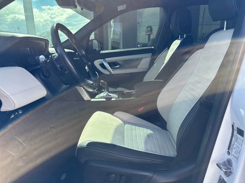 Used 2020 Land Rover Discovery Sport SE R-Dynamic image 9