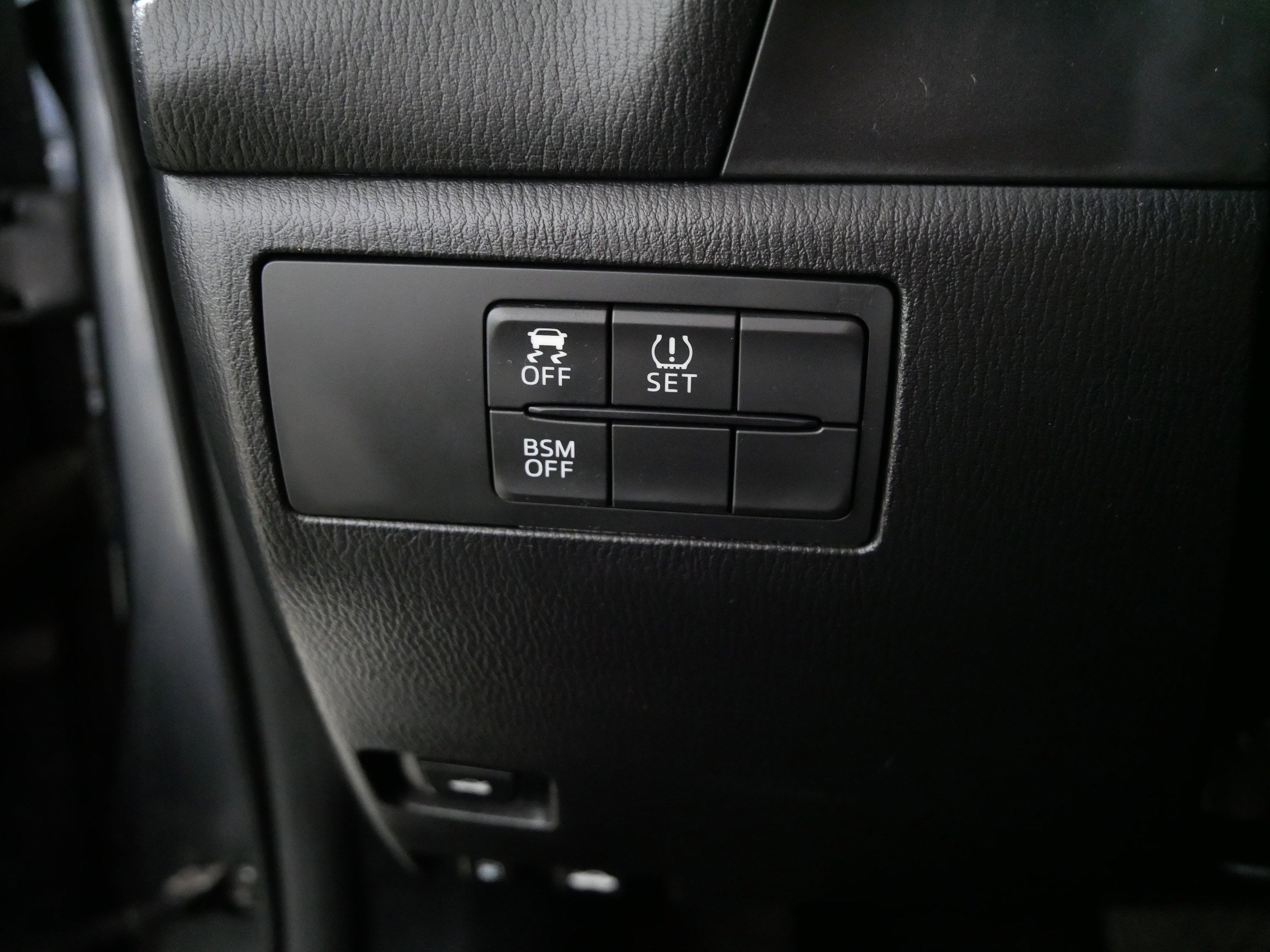 Used 2014 MAZDA MAZDA3 i Touring image 26