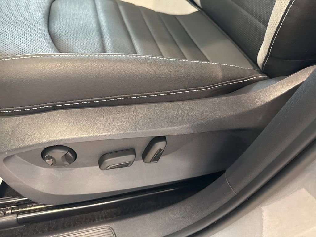 Used 2025 Volkswagen Taos SEL image 20