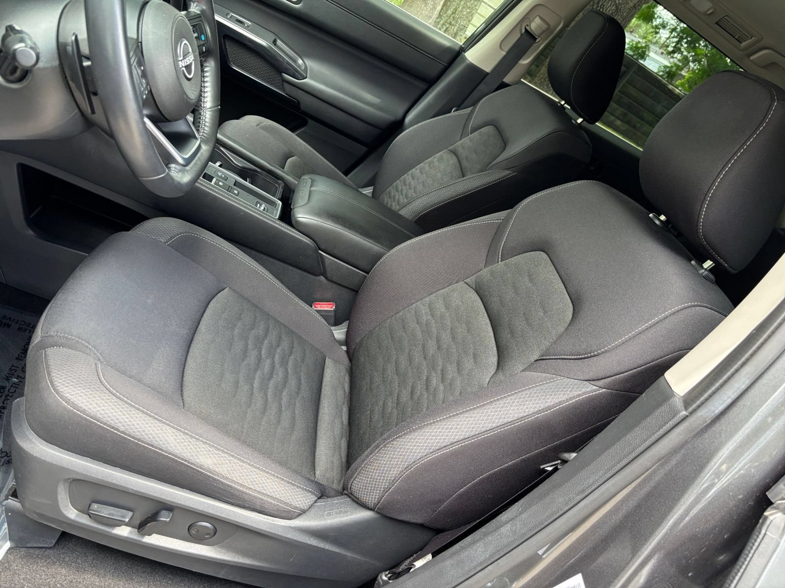 Used 2025 Nissan Pathfinder SV FWD image 38