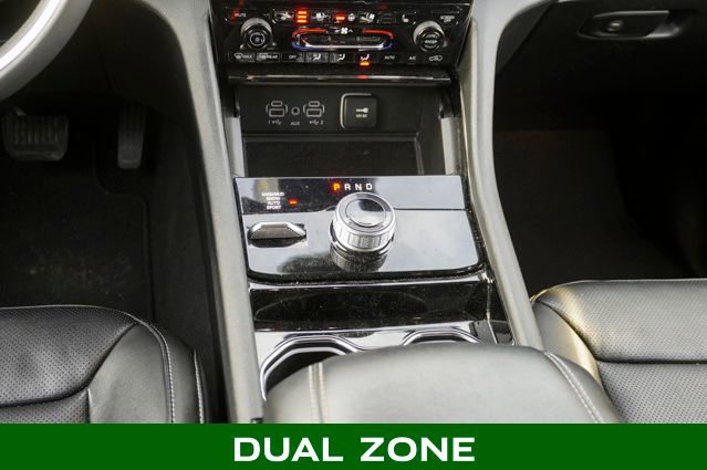 Used 2023 Jeep Grand Cherokee Limited w/ Luxury Tech Group II image 14