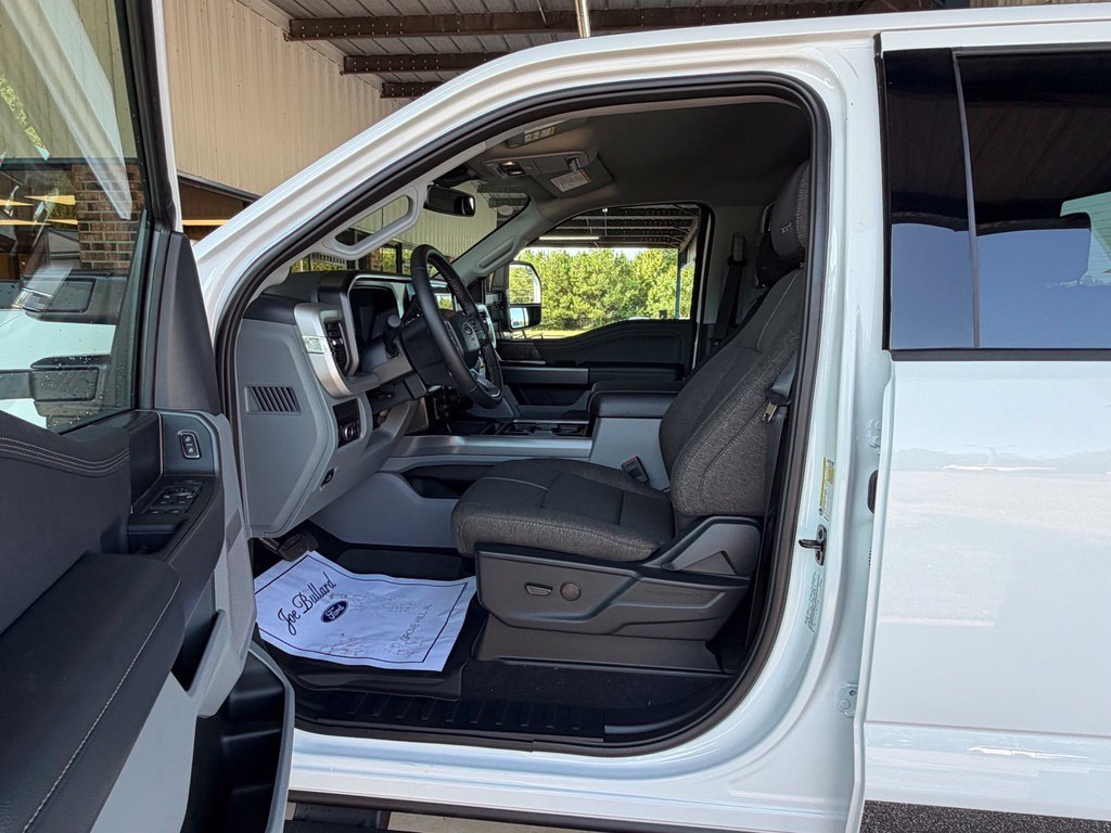 New 2027 Ford F250 XLT w/ XLT Premium Package AWD/4WD image 3