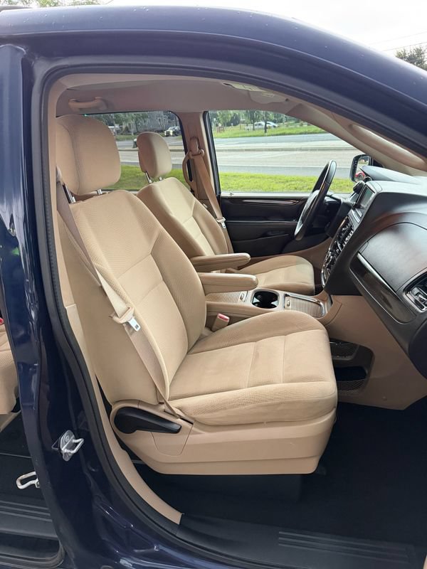 Used 2016 Dodge Grand Caravan SXT w/ Rear Park Assist Package FWD image 15